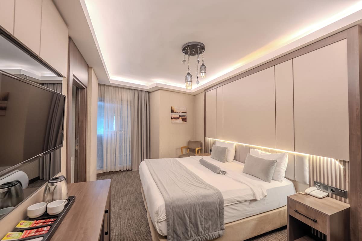 Twin Room | Minibar, desk, soundproofing, WiFi (free)
