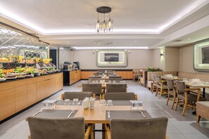 Petit déjeuner buffet compris tous les jours