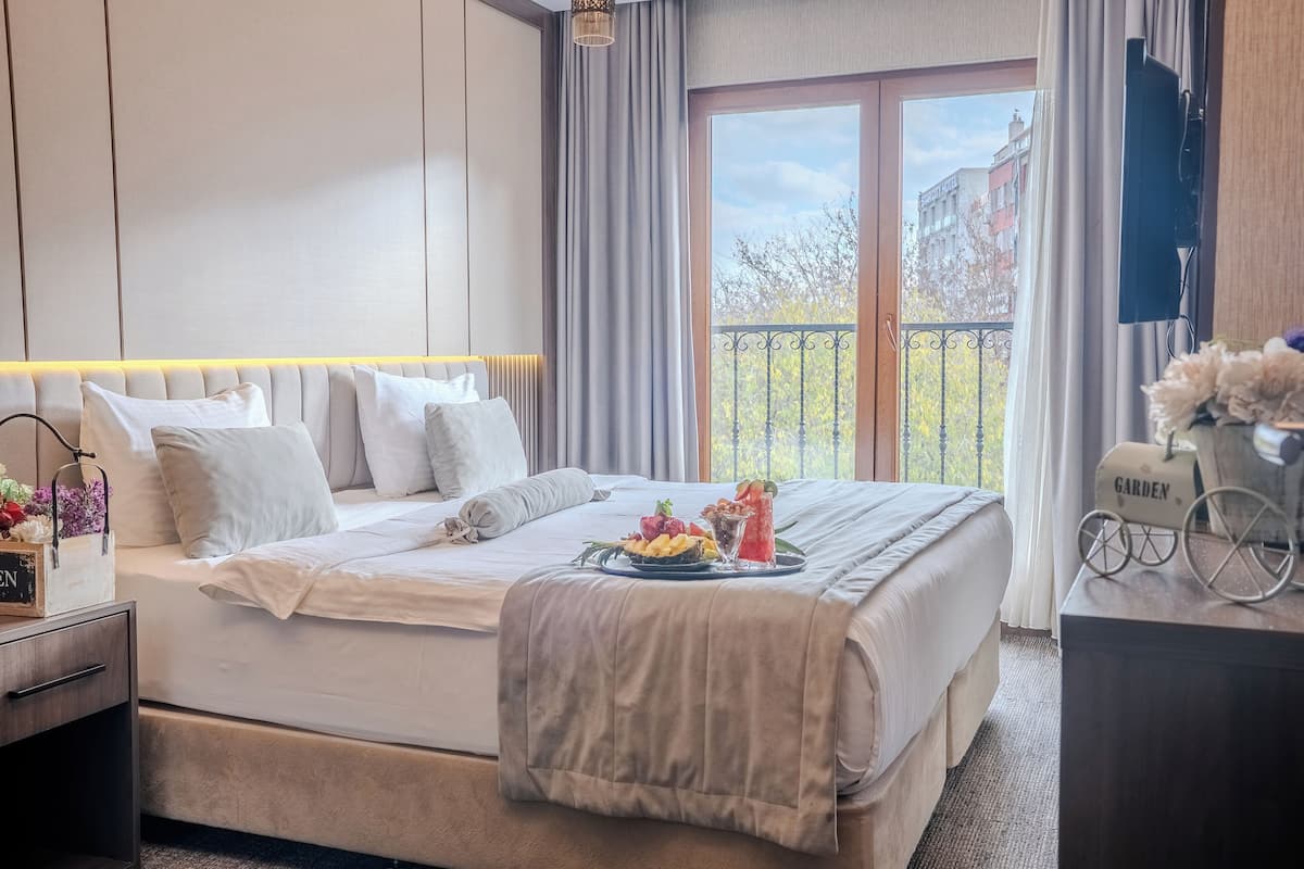 Double Room Single Use | Minibar, desk, soundproofing, WiFi (free)
