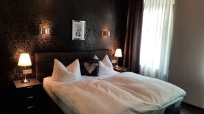 Standard Double Room, Private Bathroom | Interior