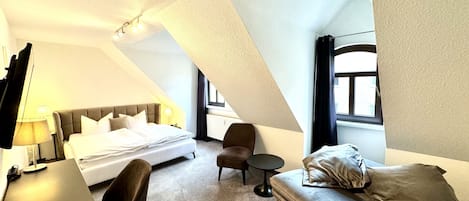 Classic Apartment, Private Bathroom, City View