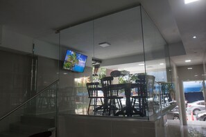 Outdoor dining - Hotel San Remo (Panama City)