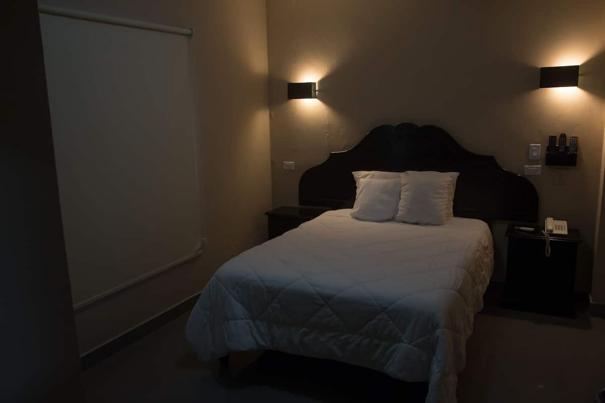 Quarto, 1 cama de casal, acessível, vista para a cidade | 1 quarto, frigobar, cofres nos quartos, Wi-Fi de cortesia