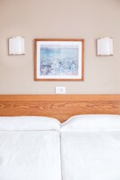 Escritorio, espacio para trabajar con un portátil, wifi gratis