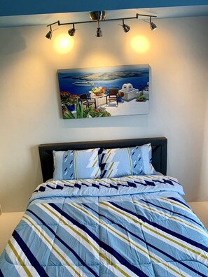 1 slaapkamer, een strijkplank/strijkijzer, internet, beddengoed