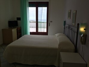 Minibar, in-room safe, individually decorated, individually furnished