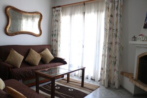 Fernseher, Kamin, DVD-Player