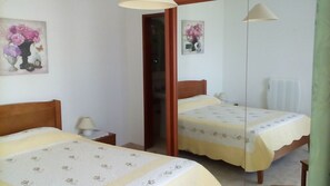 2 bedrooms, iron/ironing board, free WiFi, bed sheets