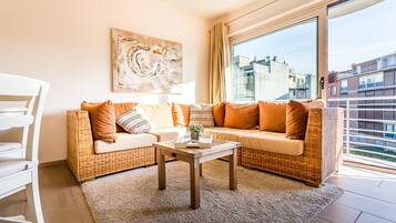 Căn hộ, 2 phòng ngủ (Gaston Lejeune 304) | Khu phòng khách | TV màn hình phẳng