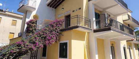 Façana frontal de l'allotjament