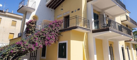 Fachada de la propiedad