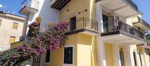 Mặt tiền nơi lưu trú