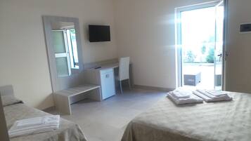 Triple Room | In-room safe, desk, blackout drapes, free cribs/infant beds