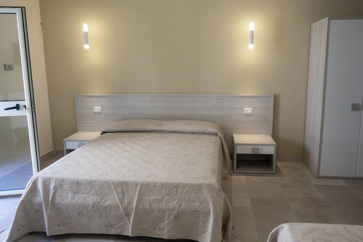 Double Room | In-room safe, desk, blackout drapes, cribs (free)