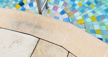 Location climatisée ,piscine, jardin privatif, animaux, var, provence.