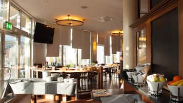 Free daily buffet breakfast