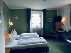 1 bedroom, desk, blackout curtains, free WiFi - Domizil Alte Post (Püttlingen)