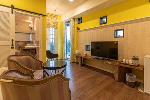 Kamar Double Deluks, 1 Tempat Tidur King, balkon | Meja kerja, Wi-Fi gratis, dan seprai linen