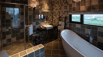 Chambre Double Deluxe, baignoire | Salle de bain