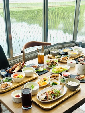 餐饮