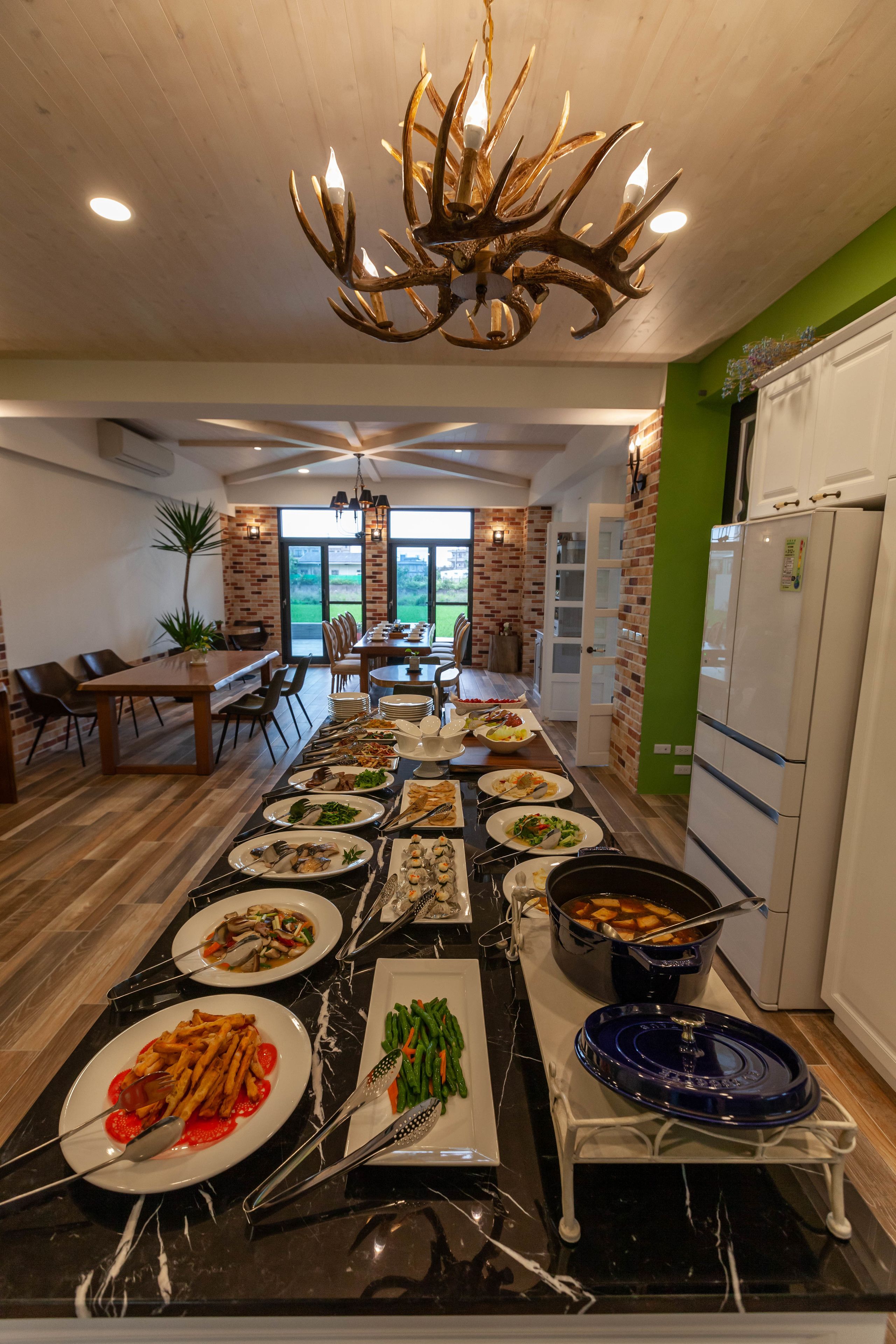 Desayuno con opciones de la cocina local incluido todos los días 