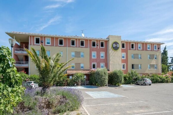 View from property - B&B Hotel Salon De Provence (Salon-de-Provence)