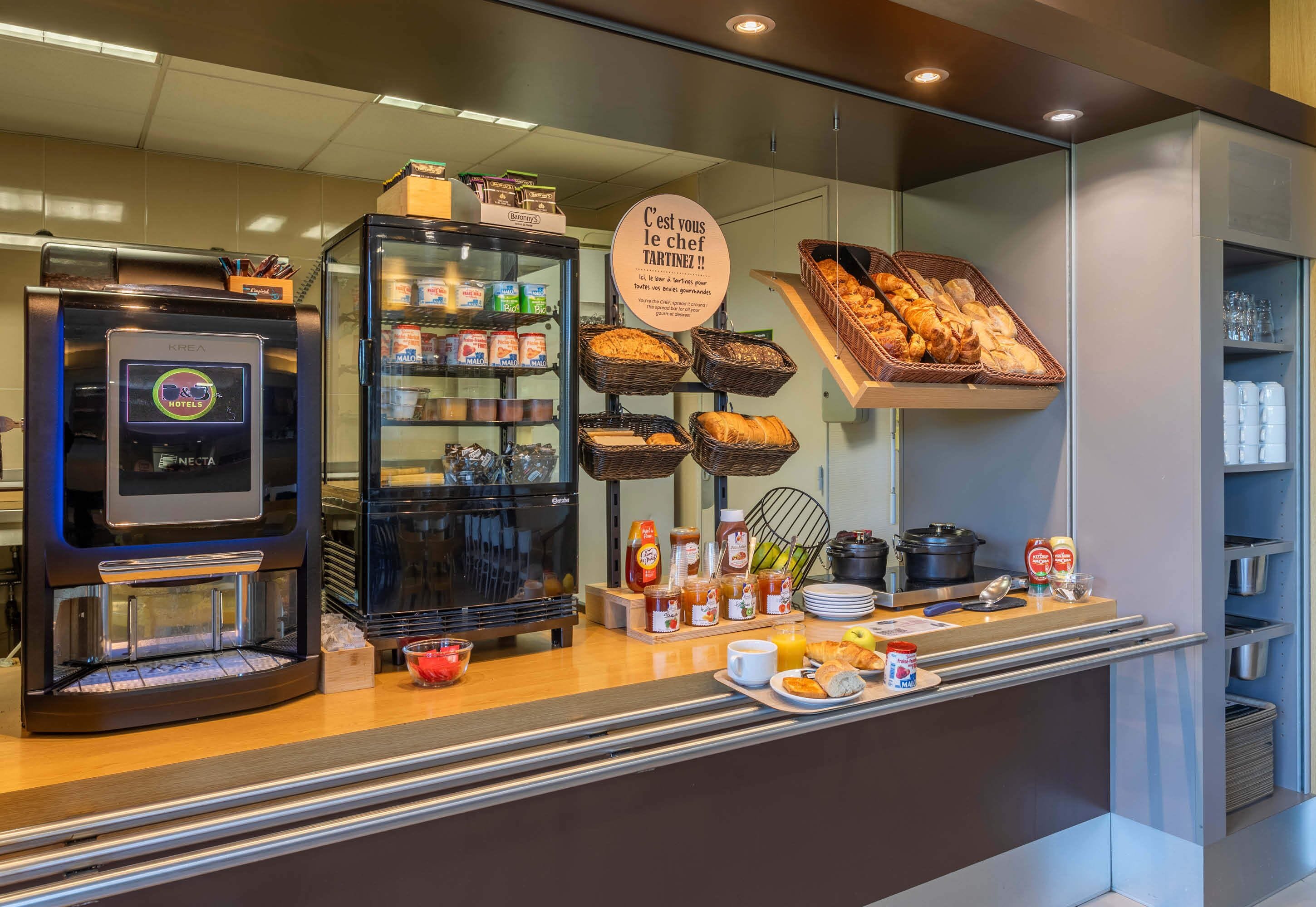 Petit déjeuner buffet servi tous les jours en supplément