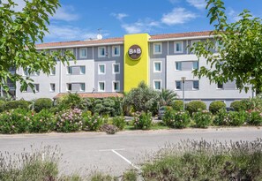 Front of property - B&B Hotel Salon De Provence (Salon-de-Provence)