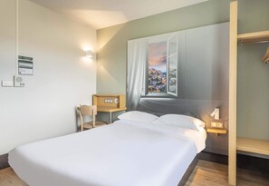 Desk, soundproofing, free WiFi, bed sheets - B&B Hotel Salon De Provence (Salon-de-Provence)