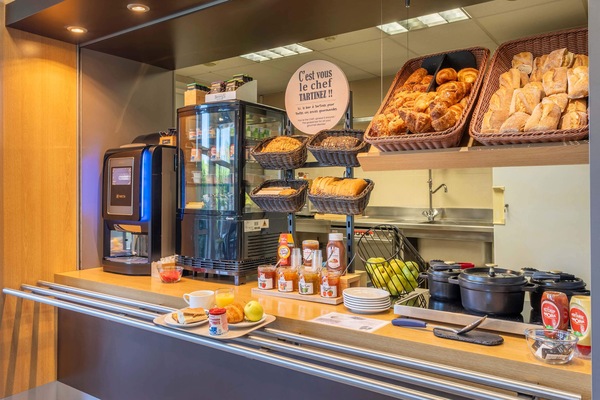 Daily buffet breakfast for a fee