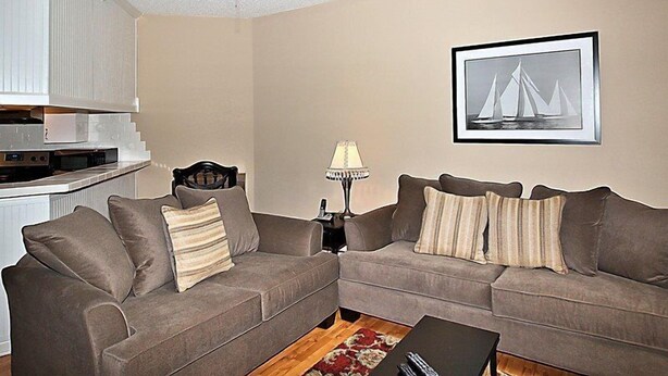 2 bedrooms, desk, free WiFi - Ocean Breeze 66 (Hilton Head Island)