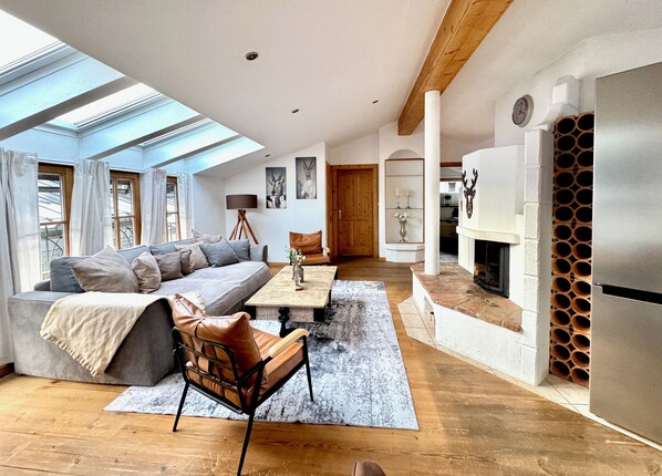 TV, caminetto, lettore DVD