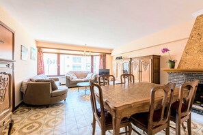 Appartement (Wind en Zee 301) | Coin séjour | Télévision à écran plat, lecteur de DVD