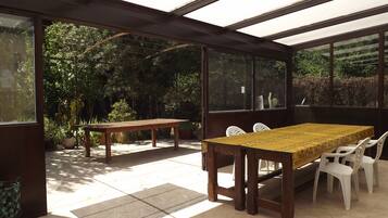 Petit déjeuner continental (7 EUR par personne)