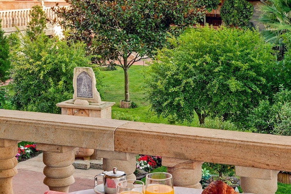 Daily buffet breakfast (EUR 8.5 per person)