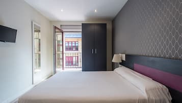 2 bedrooms, laptop workspace, soundproofing, cribs/infant beds