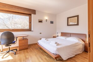 4 Schlafzimmer, Bügeleisen/Bügelbrett, kostenloses WLAN, Bettwäsche