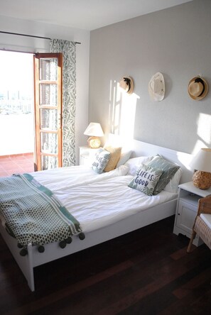 5 Schlafzimmer, Bügeleisen/Bügelbrett, kostenloses WLAN, Bettwäsche