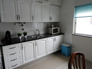 Fridge, microwave, oven, coffee/tea maker - Casa Julieta (Alvor)