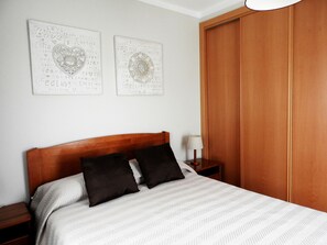 1 chambre, fer et planche Ă repasser, Wi-Fi gratuit, draps fournis