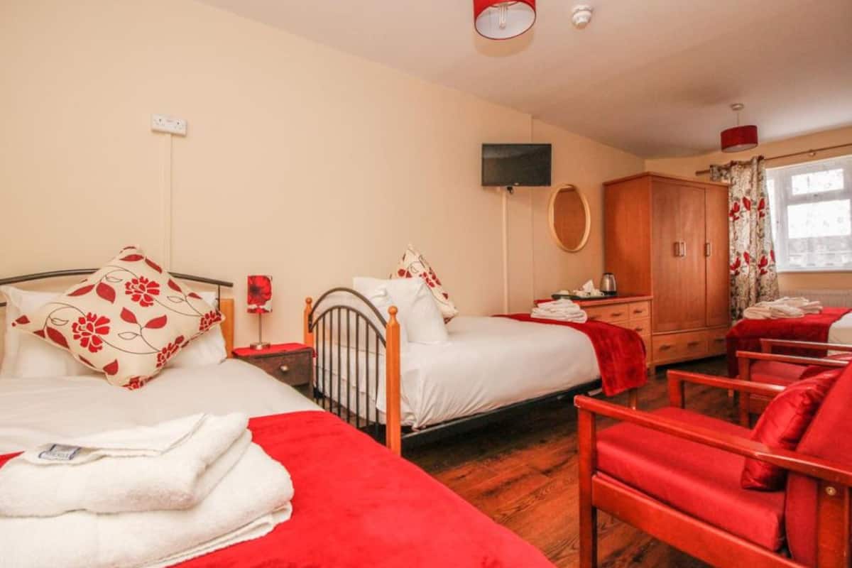 Superior Family Room | Soundproofing, iron/ironing board, free WiFi, bed sheets