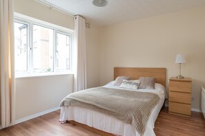 1 Schlafzimmer, individuell dekoriert, individuell eingerichtet