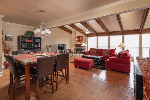 TBM 208 Hill Country Hideaway