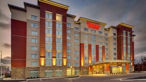 A Drury Inn & Suites hotel with a modern design, featuring multiple floors and a prominent entrance with a covered area. - Drury Inn & Suites Columbus Polaris (Columbus)