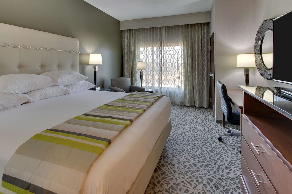 1 bedroom, pillowtop beds, desk, laptop workspace