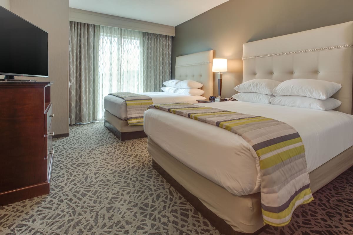 1 bedroom, pillowtop beds, desk, laptop workspace