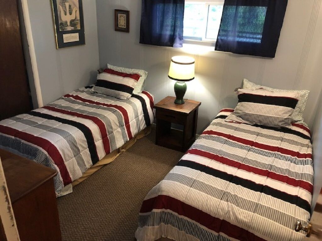  Quiet Country Home sleeps 22 people, perfect for Reunions, Teams, Retreats