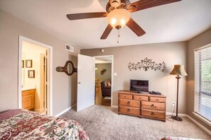 2 chambres, fer et planche à repasser, Wi-Fi gratuit, draps fournis
