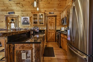 Fridge, oven, stovetop, dishwasher