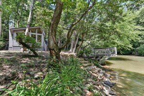 Property grounds - Cartecay Canoe House | Ellijay, GA (Ellijay)